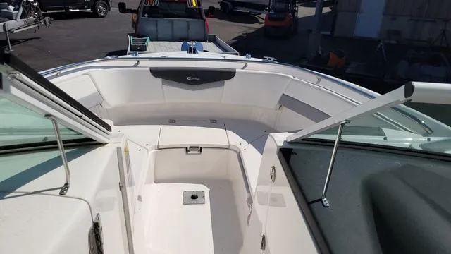 Slide: The Image of Robalo R247 Dual Console 2022 - 6