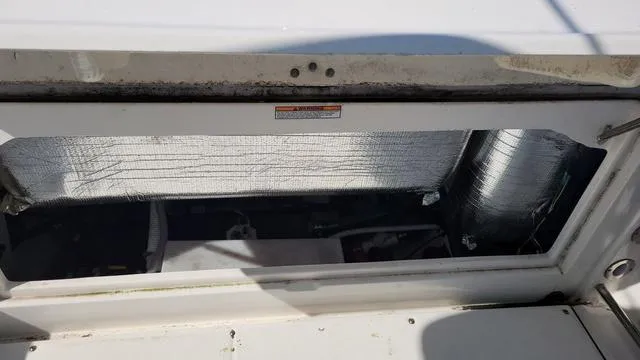 Slide: The Image of Robalo R247 Dual Console 2022 - 7