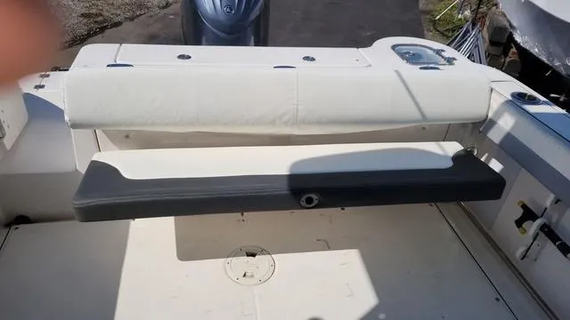 Slide: The Image of Robalo R247 Dual Console 2022 - 8