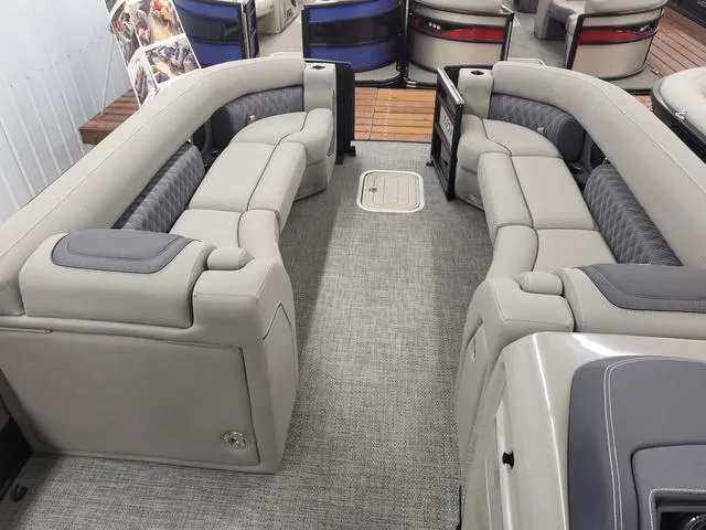 Slide: The Image of Barletta Lusso L25UCA 2024 - 6