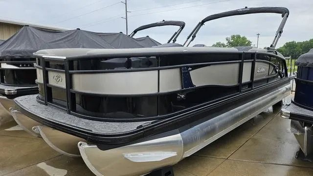 Slide: The Image of Barletta Lusso L25U 2024 - 3