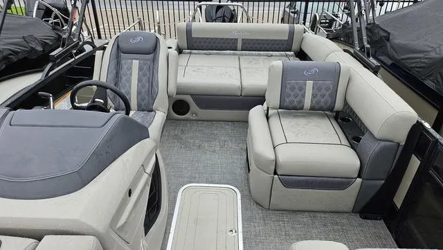 Slide: The Image of Barletta Lusso L25U 2024 - 5