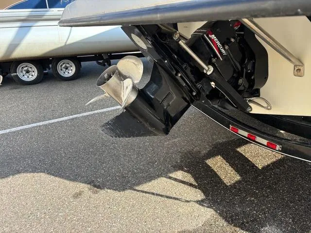 Slide: The Image of Crownline Boats 239 DB 2002 - 18