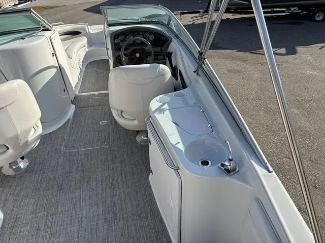 Slide: The Image of Crownline Boats 239 DB 2002 - 6