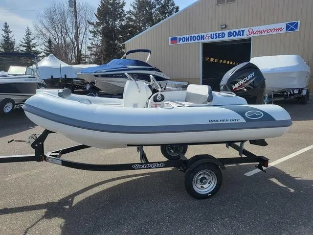 Slide: The Image of Walker Bay 340 DLX 2023 - 3