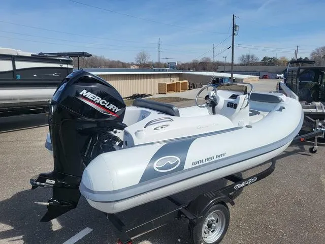 Slide: The Image of Walker Bay 340 DLX 2023 - 5