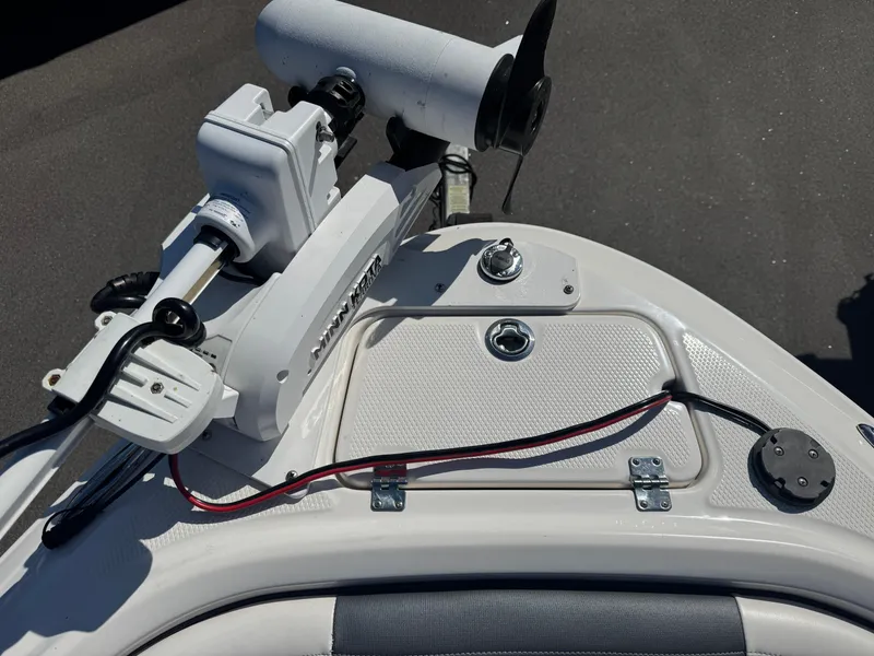 Slide: The Image of 2020 Chaparral 21 SSi Ski & Fish OB boat with mounted trolling motor. - 8