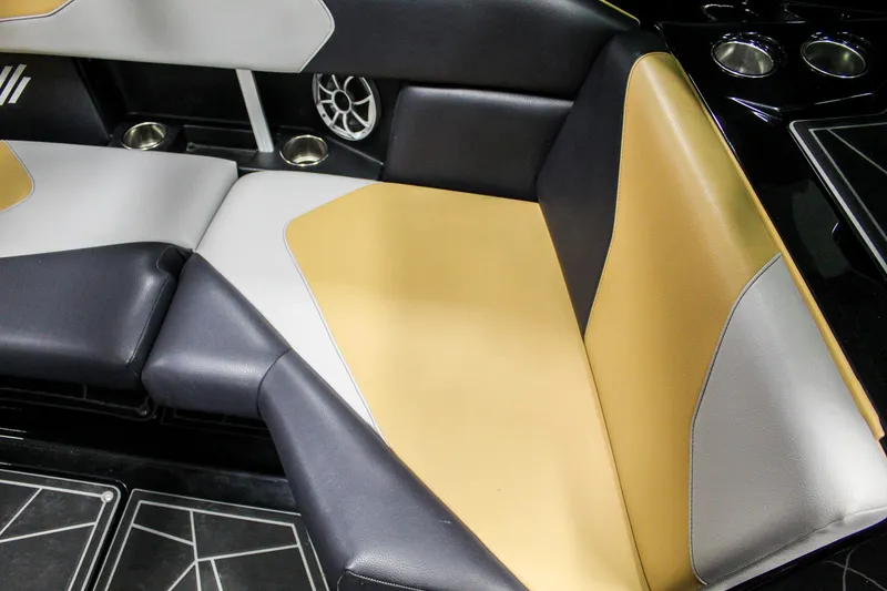 Slide: The Image of 2021 ATX Surf Boats 22 Type-S interior with stylish, multicolored seating and cup holders. - 25