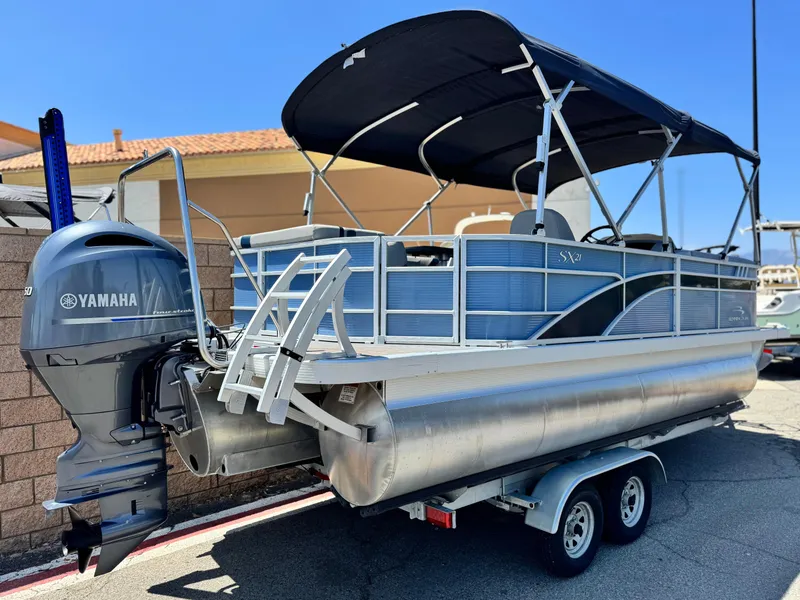 Slide: The Image of 2023 Bennington SX 21 pontoon boat with Yamaha motor on trailer. - 5