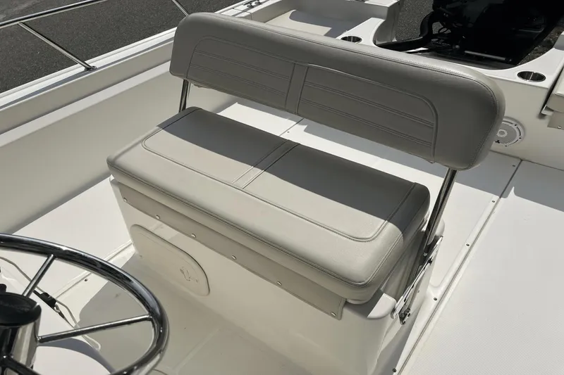Slide: The Image of Boston Whaler 190 Montauk 2022 - 16