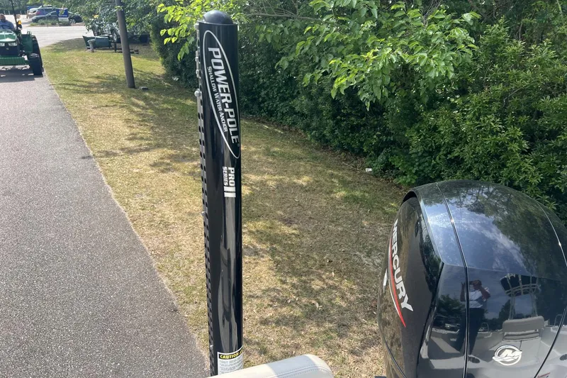 Slide: The Image of Boston Whaler 190 Montauk 2022 - 18