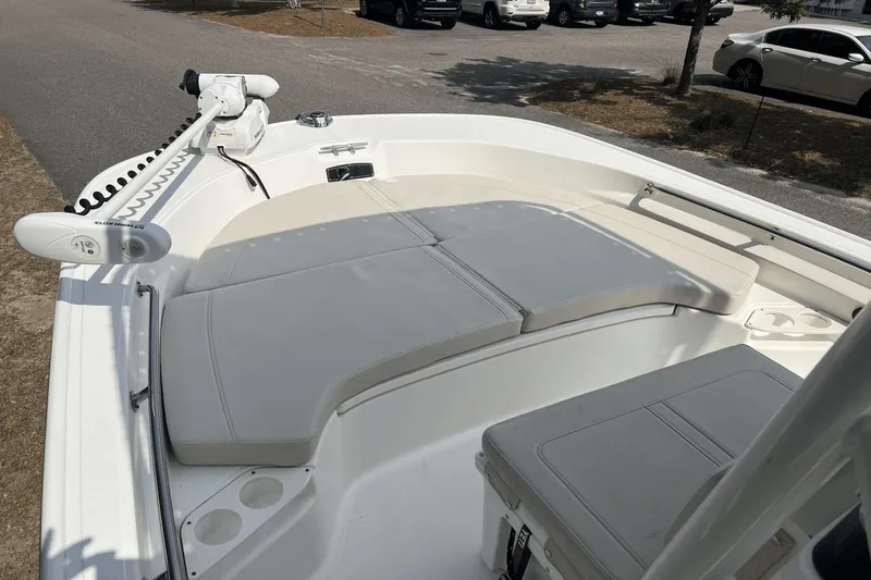 Slide: The Image of Boston Whaler 190 Montauk 2022 - 19
