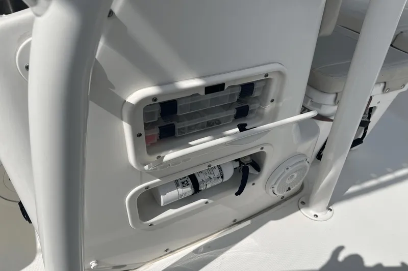 Slide: The Image of Boston Whaler 190 Montauk 2022 - 20