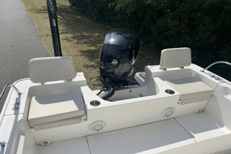 Slide: The Image of Boston Whaler 190 Montauk 2022 - 6