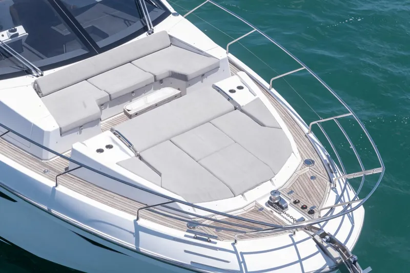 Slide: The Image of Azimut Fly 60 2019 - 29