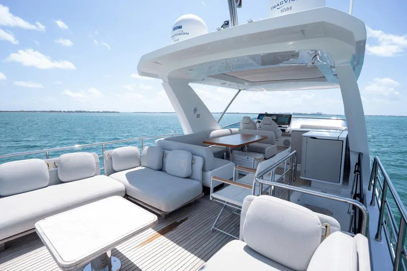 Slide: The Image of Azimut Fly 60 2019 - 25