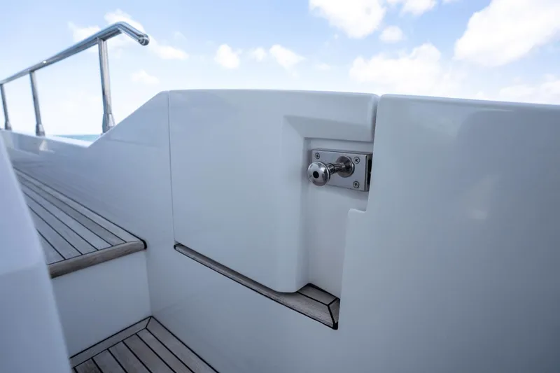 Slide: The Image of Azimut Fly 60 2019 - 35
