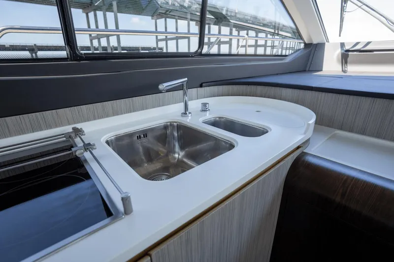 Slide: The Image of Azimut Fly 60 2019 - 47