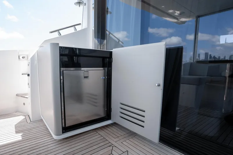 Slide: The Image of Azimut Fly 60 2019 - 31