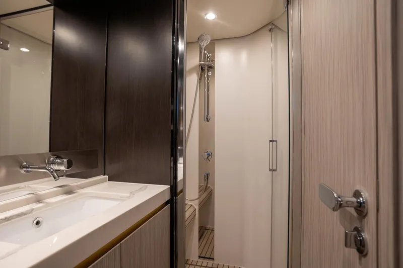 Slide: The Image of Azimut Fly 60 2019 - 64