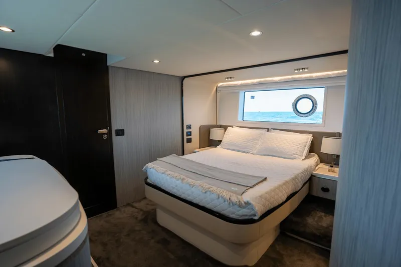 Slide: The Image of Azimut Fly 60 2019 - 61