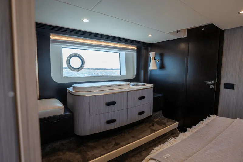 Slide: The Image of Azimut Fly 60 2019 - 54
