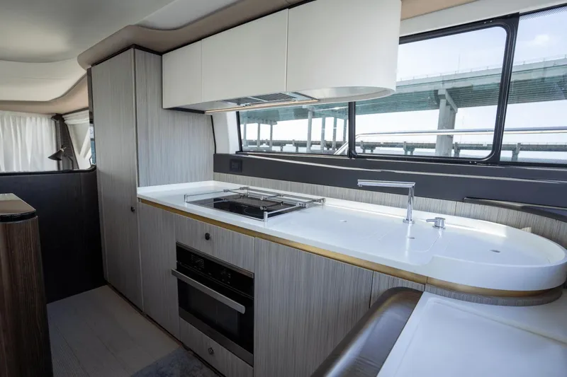 Slide: The Image of Azimut Fly 60 2019 - 48