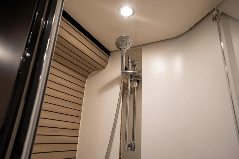 Slide: The Image of Azimut Fly 60 2019 - 65