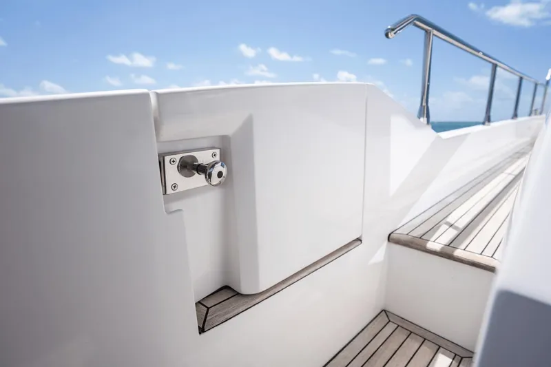 Slide: The Image of Azimut Fly 60 2019 - 34