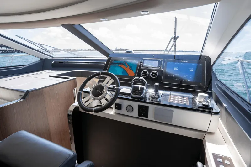 Slide: The Image of Azimut Fly 60 2019 - 37