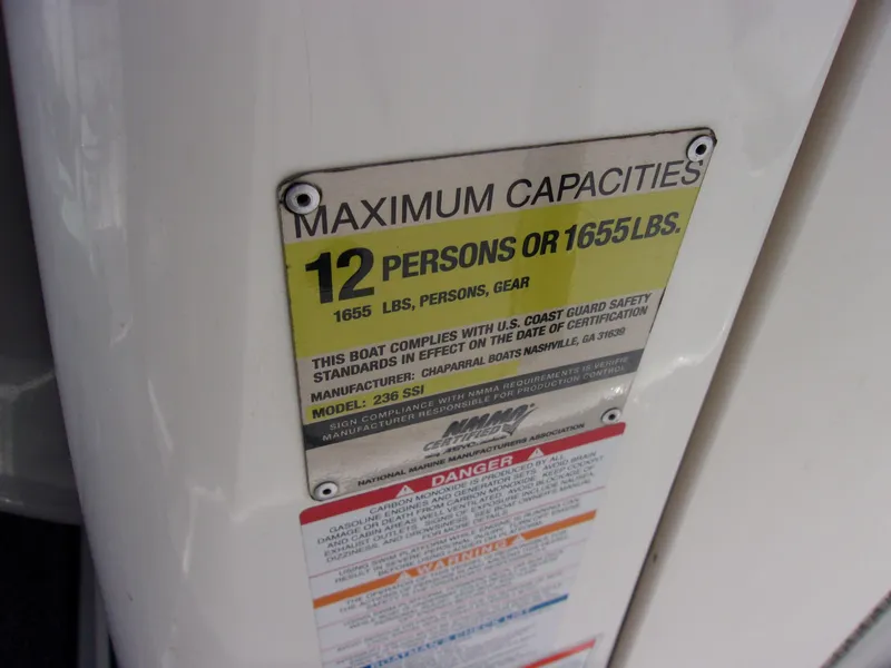 Slide: The Image of 2009 Chaparral 226 SSi capacity plate: 12 persons or 1655 lbs maximum load. - 18