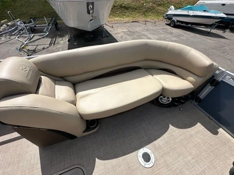 Slide: The Image of Regency 220 DL3 2017 - 51