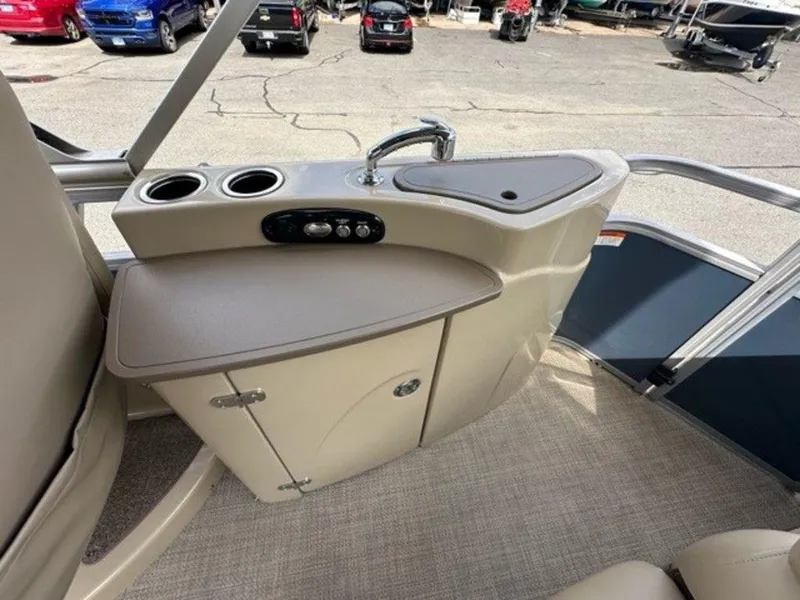 Slide: The Image of Regency 220 DL3 2017 - 52