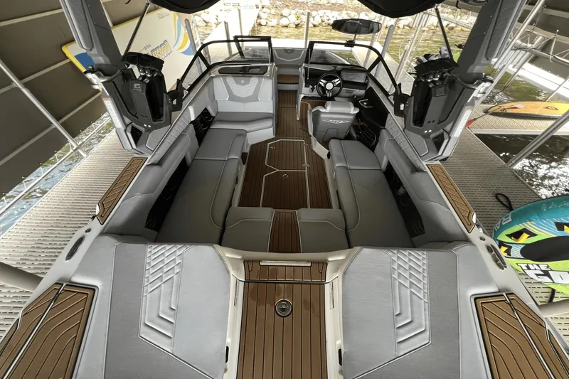 Slide: The Image of Nautique Super Air Nautique G23 2022 - 10