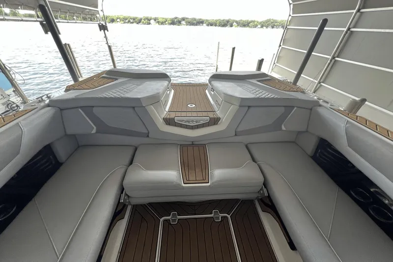 Slide: The Image of Nautique Super Air Nautique G23 2022 - 12