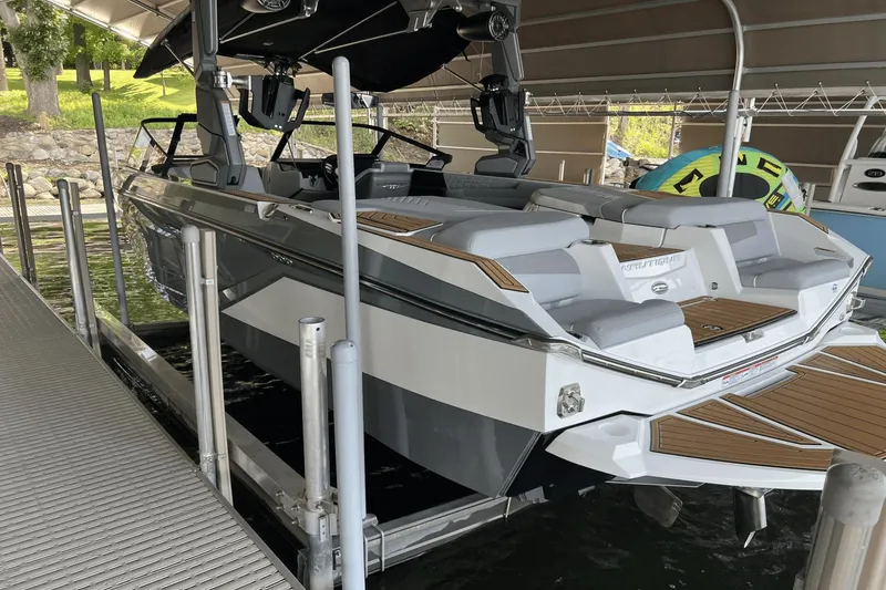Slide: The Image of Nautique Super Air Nautique G23 2022 - 2
