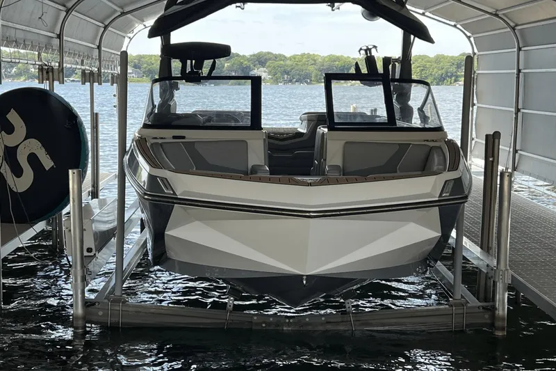 Slide: The Image of Nautique Super Air Nautique G23 2022 - 3