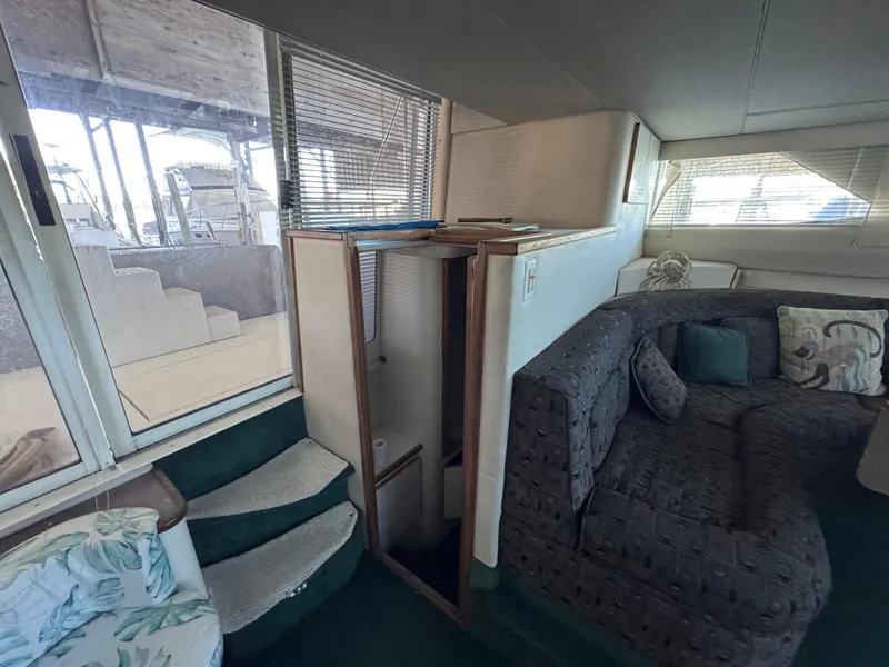 Slide: The Image of Sea Ray 440 Express Bridge 1995 - 12