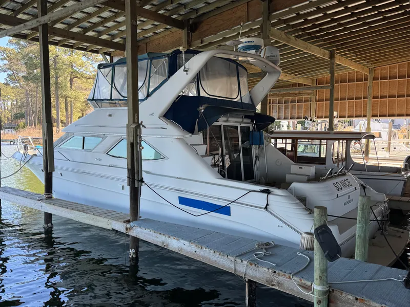 Slide: The Image of Sea Ray 440 Express Bridge 1995 - 2