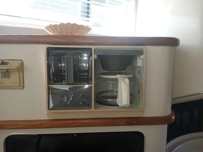 Slide: The Image of Sea Ray 440 Express Bridge 1995 - 20