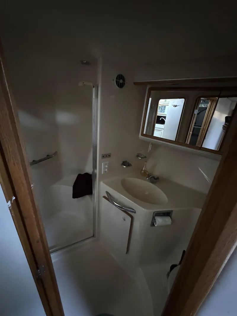 Slide: The Image of Sea Ray 440 Express Bridge 1995 - 22