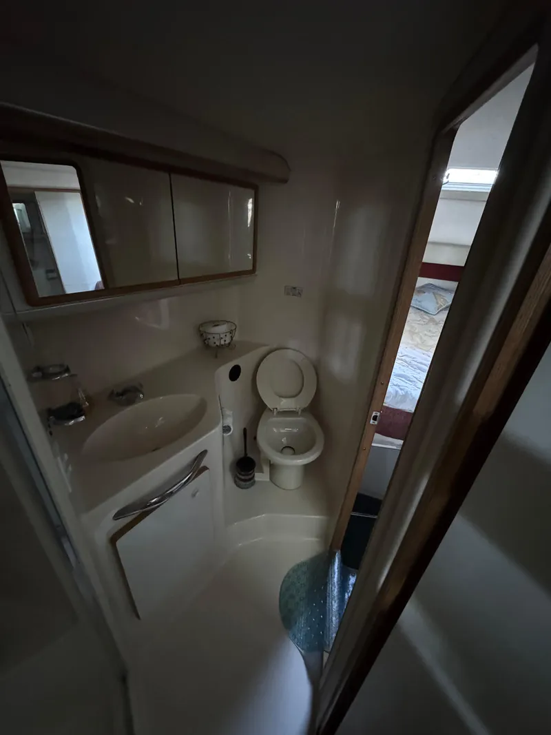 Slide: The Image of Sea Ray 440 Express Bridge 1995 - 24