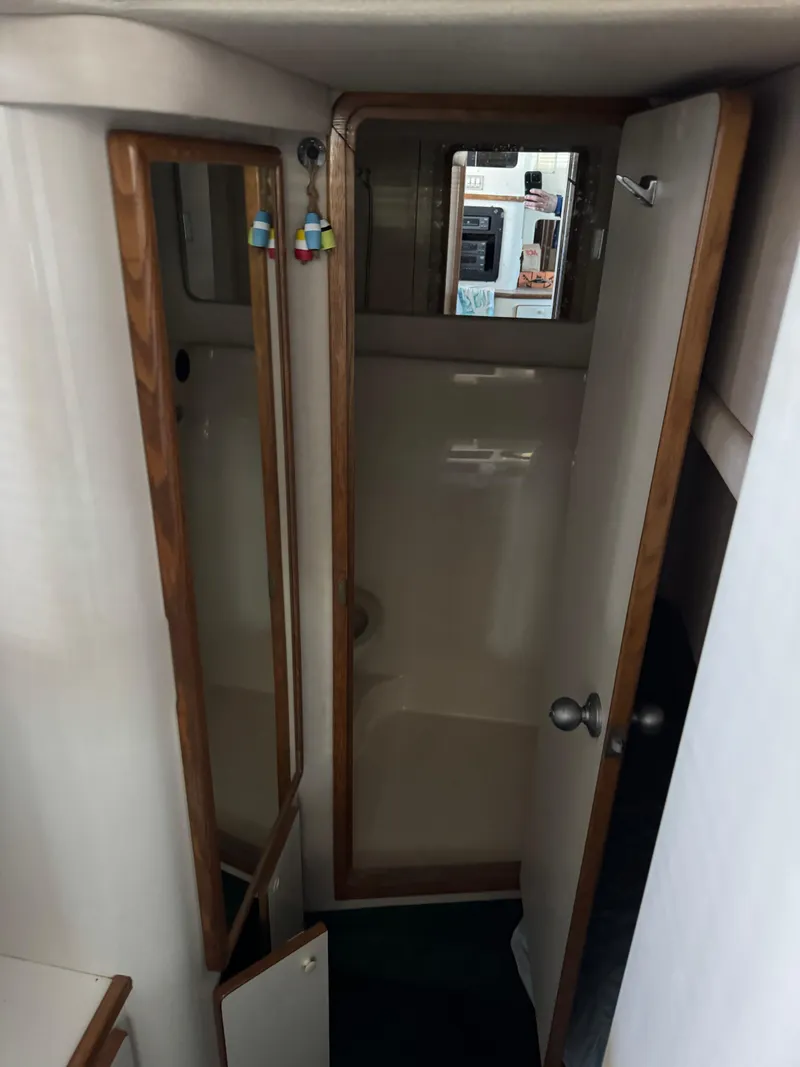 Slide: The Image of Sea Ray 440 Express Bridge 1995 - 25