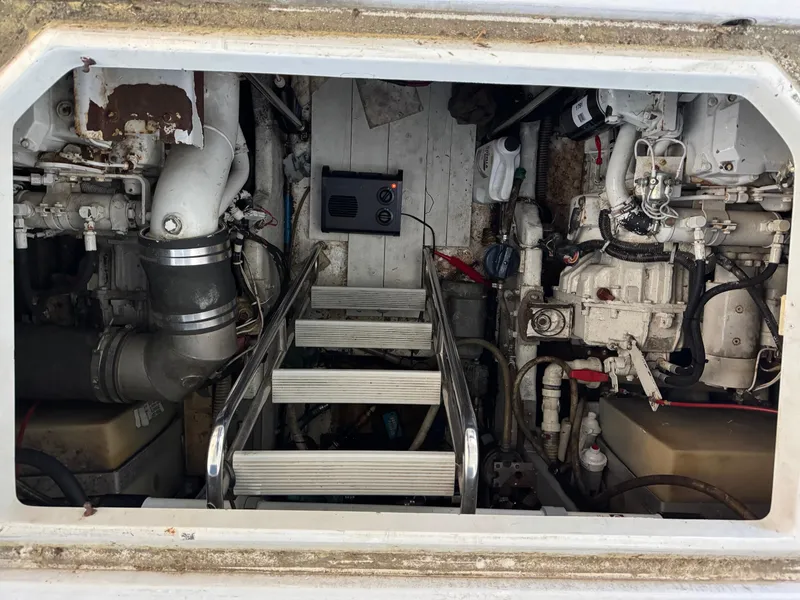 Slide: The Image of Sea Ray 440 Express Bridge 1995 - 27