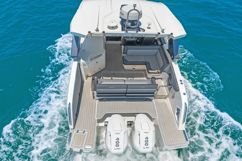 Slide: The Image of Galeon 325 GTO 2024 - 17