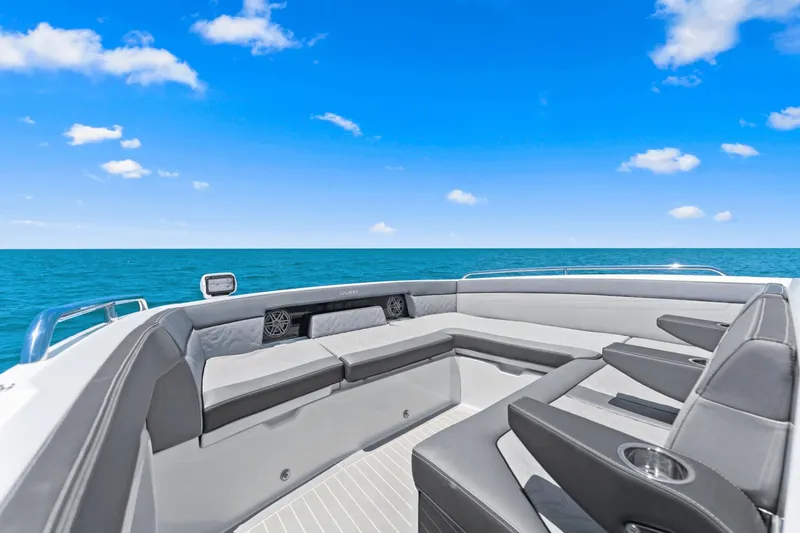 Slide: The Image of Galeon 325 GTO 2024 - 19