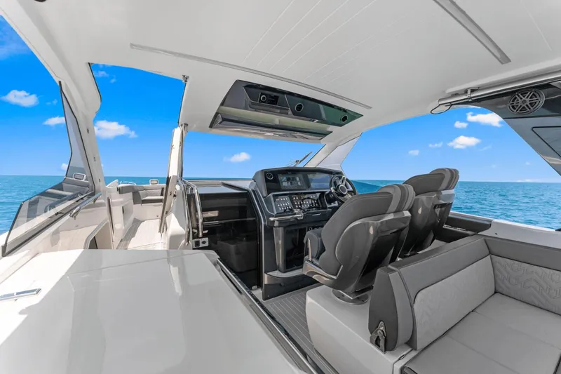 Slide: The Image of Galeon 325 GTO 2024 - 26