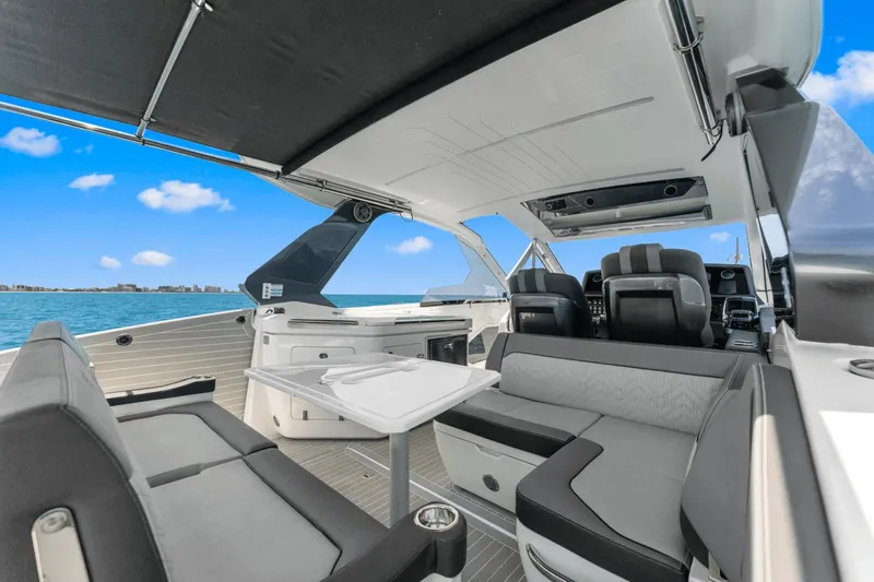 Slide: The Image of Galeon 325 GTO 2024 - 36