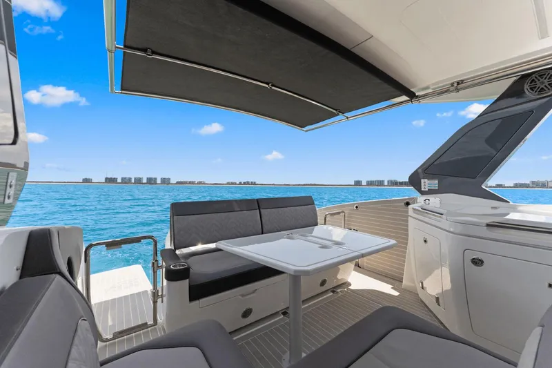 Slide: The Image of Galeon 325 GTO 2024 - 37
