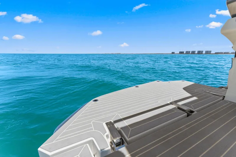 Slide: The Image of Galeon 325 GTO 2024 - 40